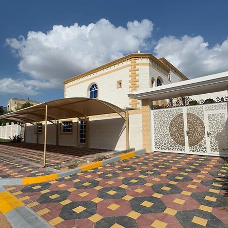 International Abu-Dhabi Hostel Villa Abu Dhabi Ngoại thất bức ảnh
