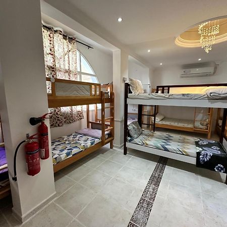 International Abu-Dhabi Hostel Villa Abu Dhabi Ngoại thất bức ảnh
