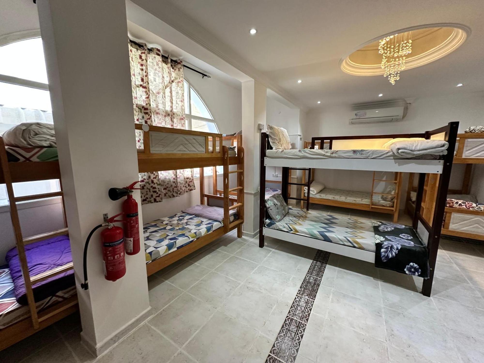 International Abu-Dhabi Hostel Villa Abu Dhabi Ngoại thất bức ảnh
