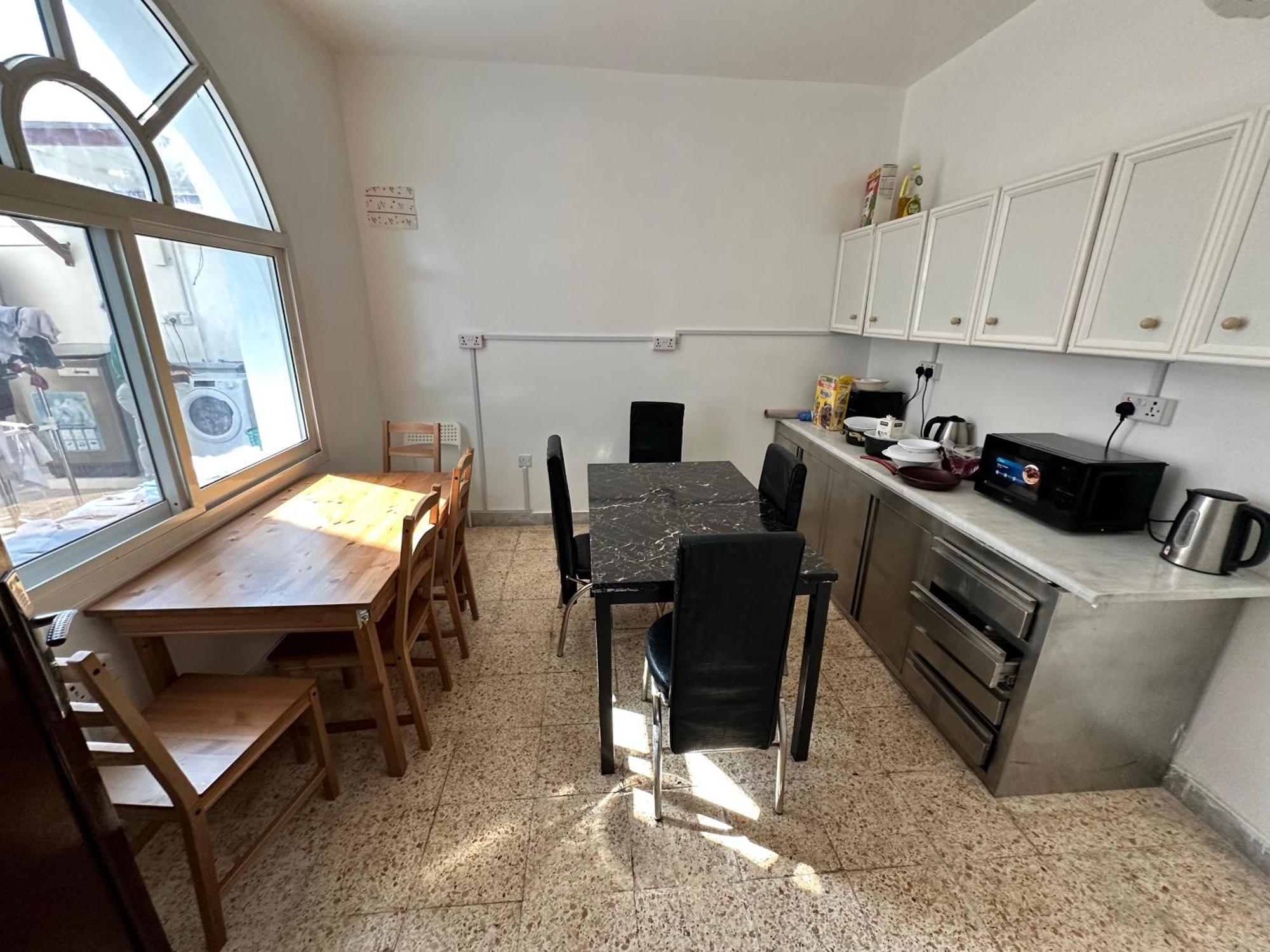 International Abu-Dhabi Hostel Villa Abu Dhabi Ngoại thất bức ảnh