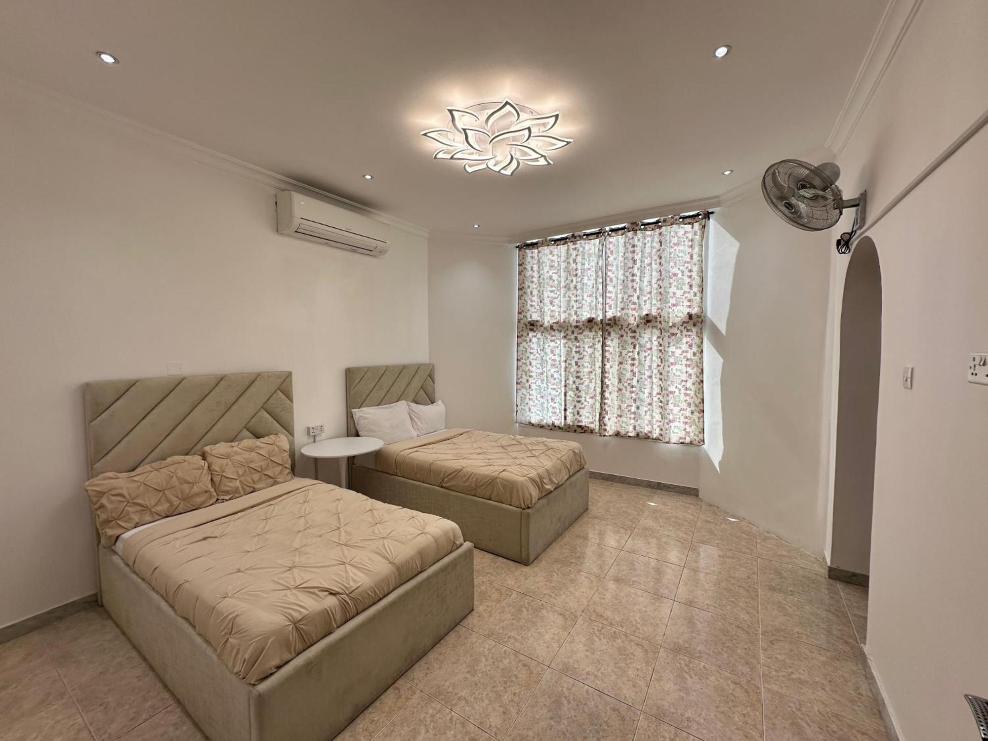 International Abu-Dhabi Hostel Villa Abu Dhabi Ngoại thất bức ảnh