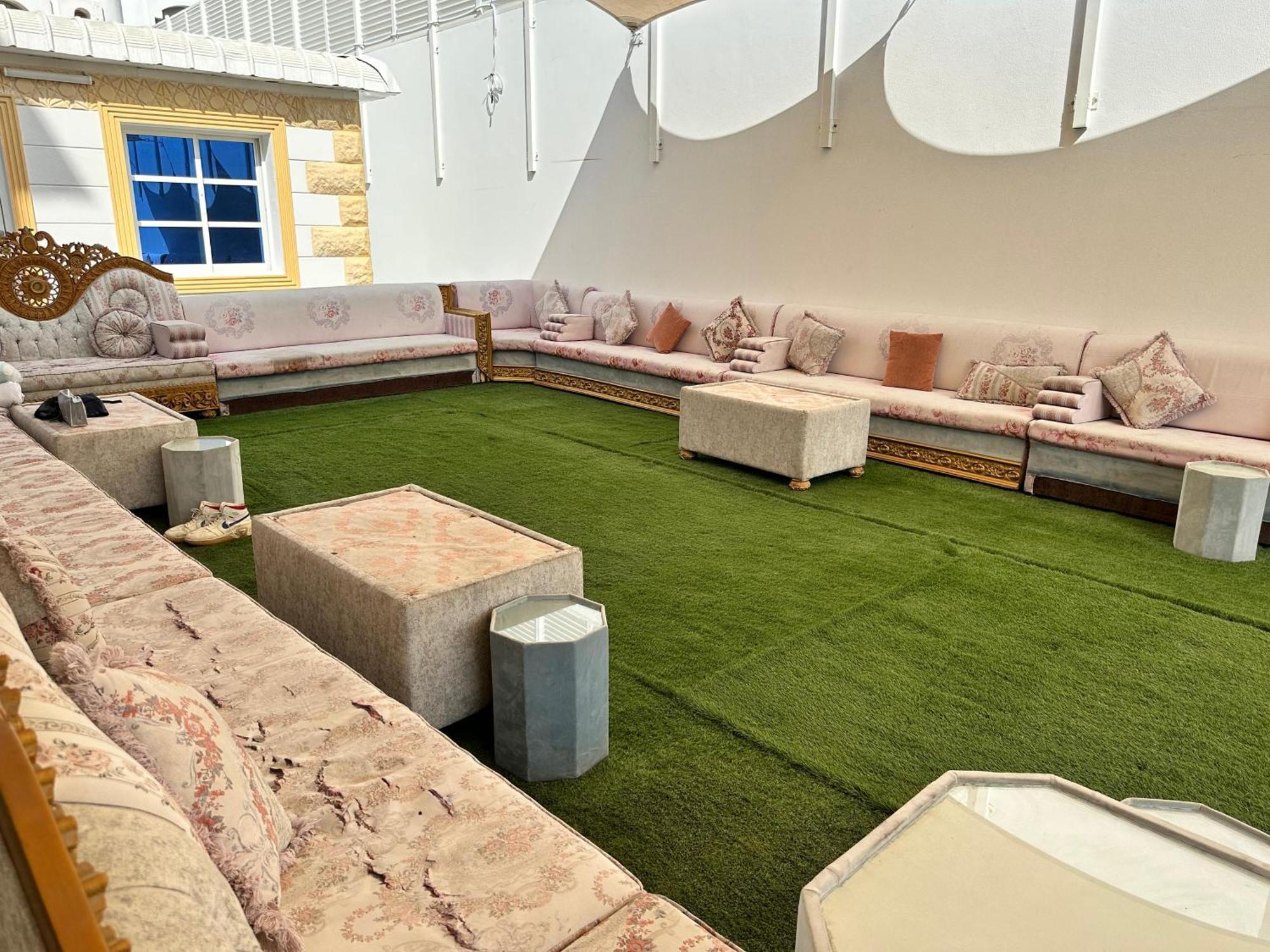 International Abu-Dhabi Hostel Villa Abu Dhabi Ngoại thất bức ảnh