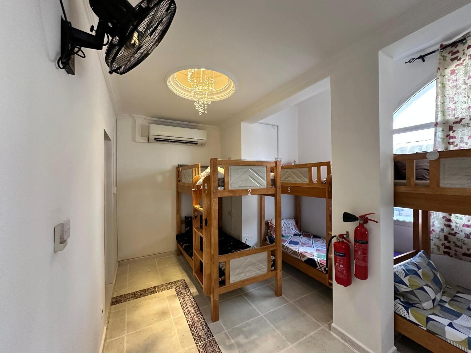 International Abu-Dhabi Hostel Villa Abu Dhabi Ngoại thất bức ảnh