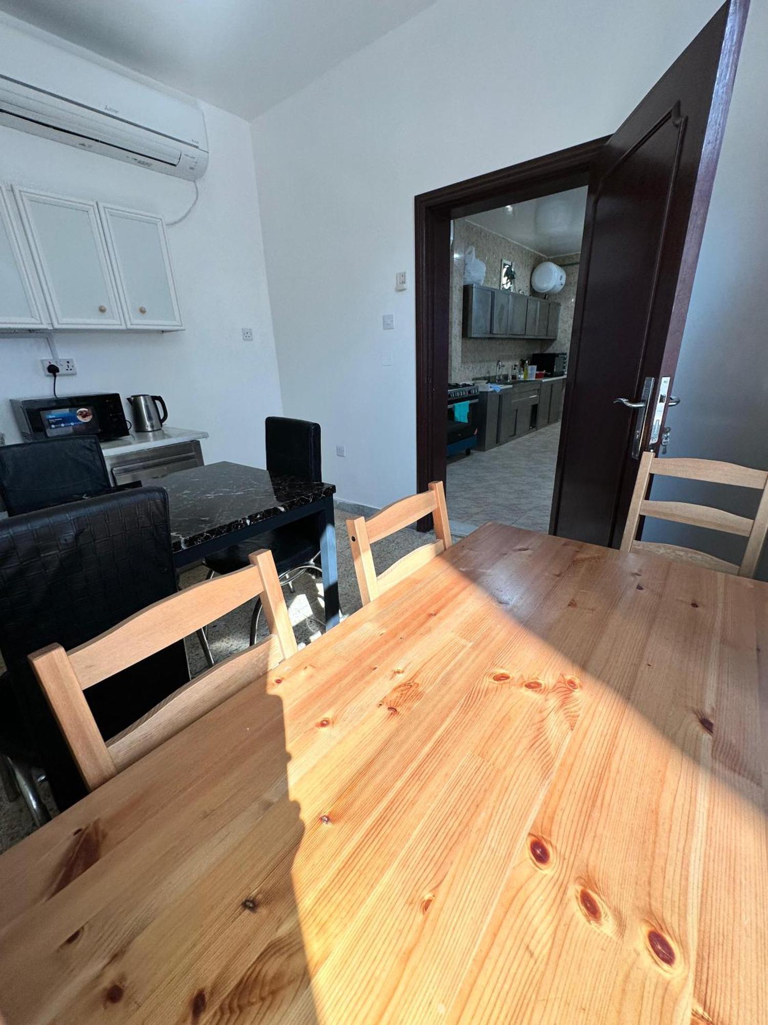 International Abu-Dhabi Hostel Villa Abu Dhabi Ngoại thất bức ảnh