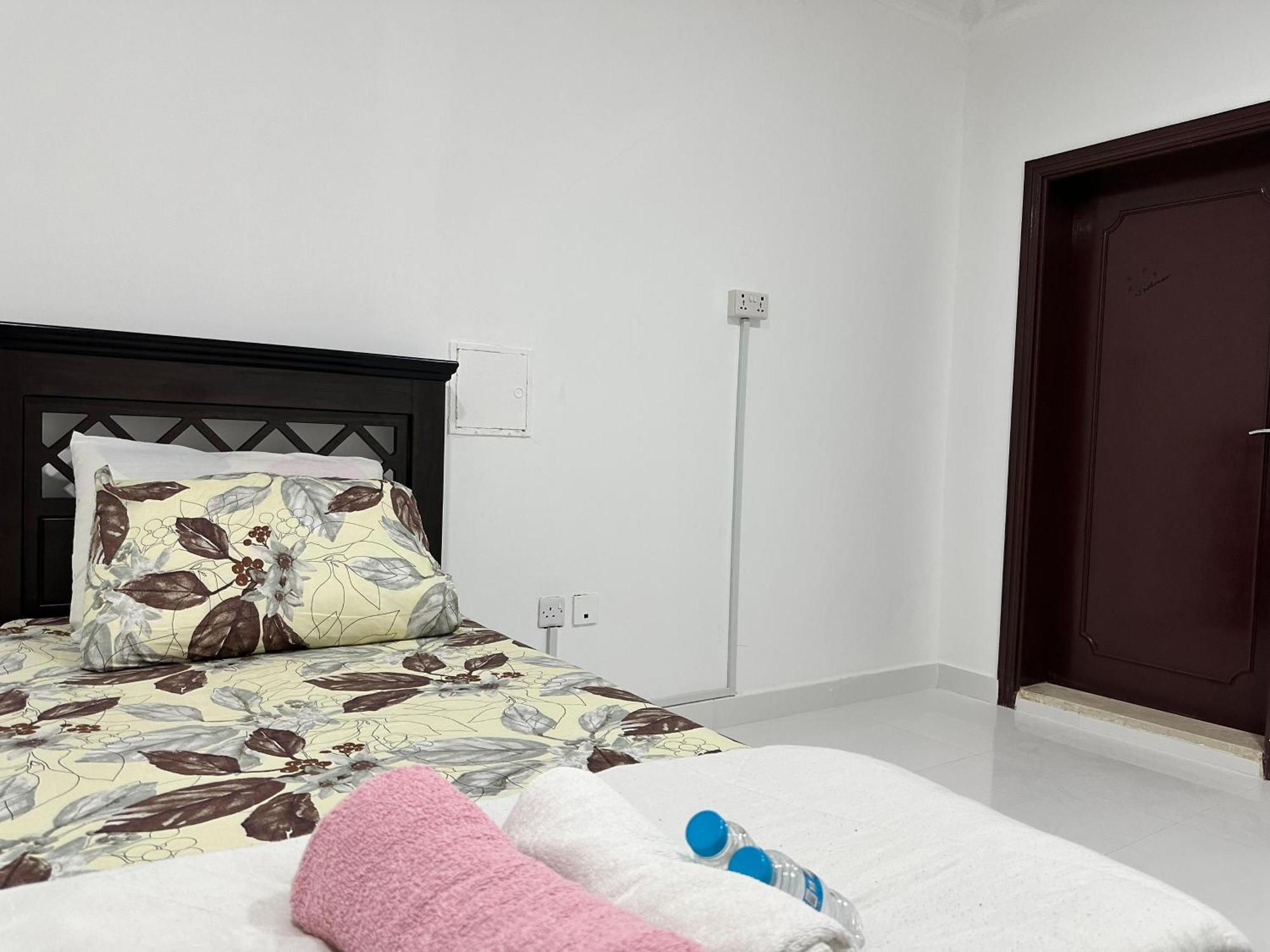 International Abu-Dhabi Hostel Villa Abu Dhabi Ngoại thất bức ảnh