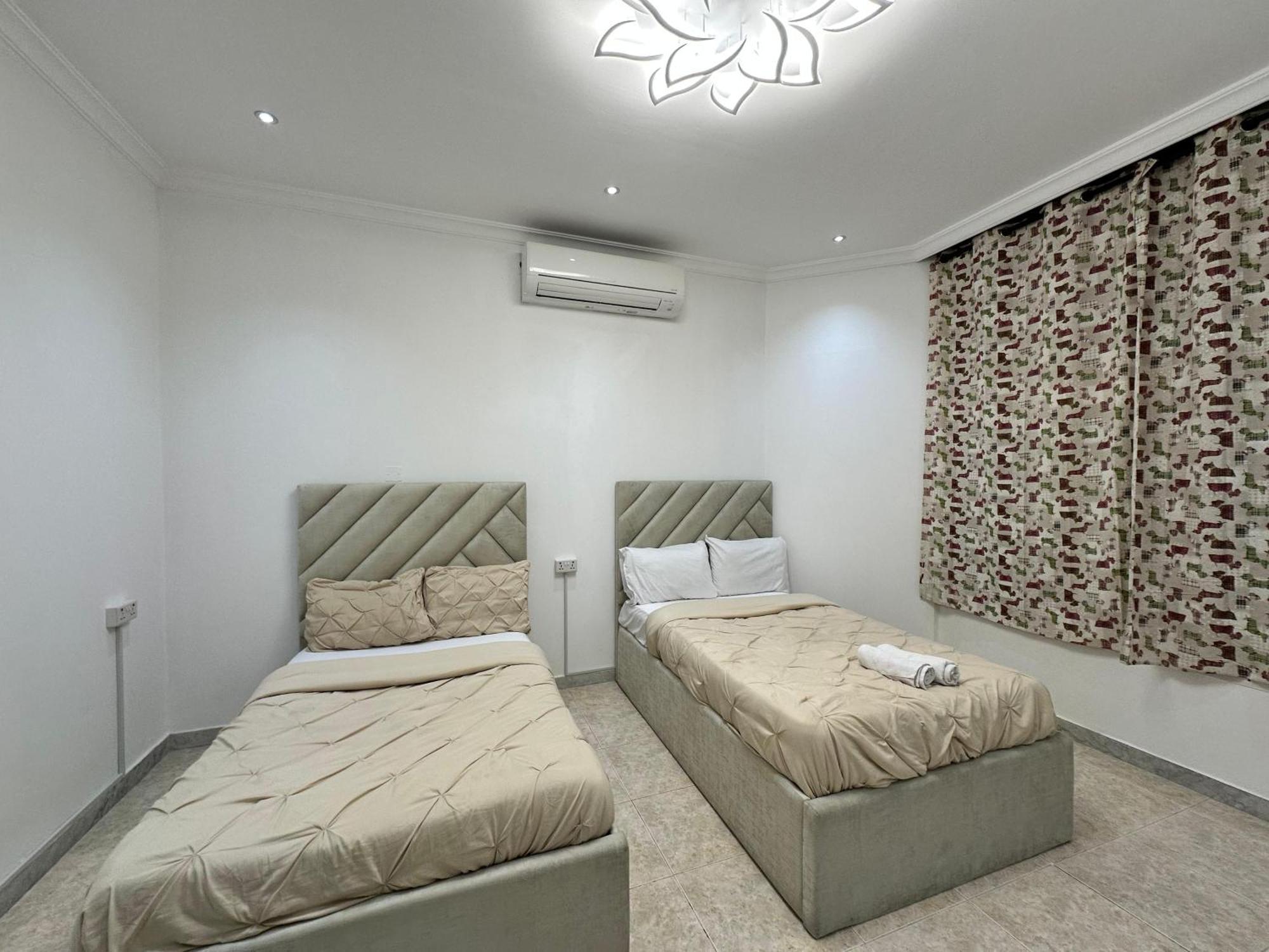 International Abu-Dhabi Hostel Villa Abu Dhabi Ngoại thất bức ảnh